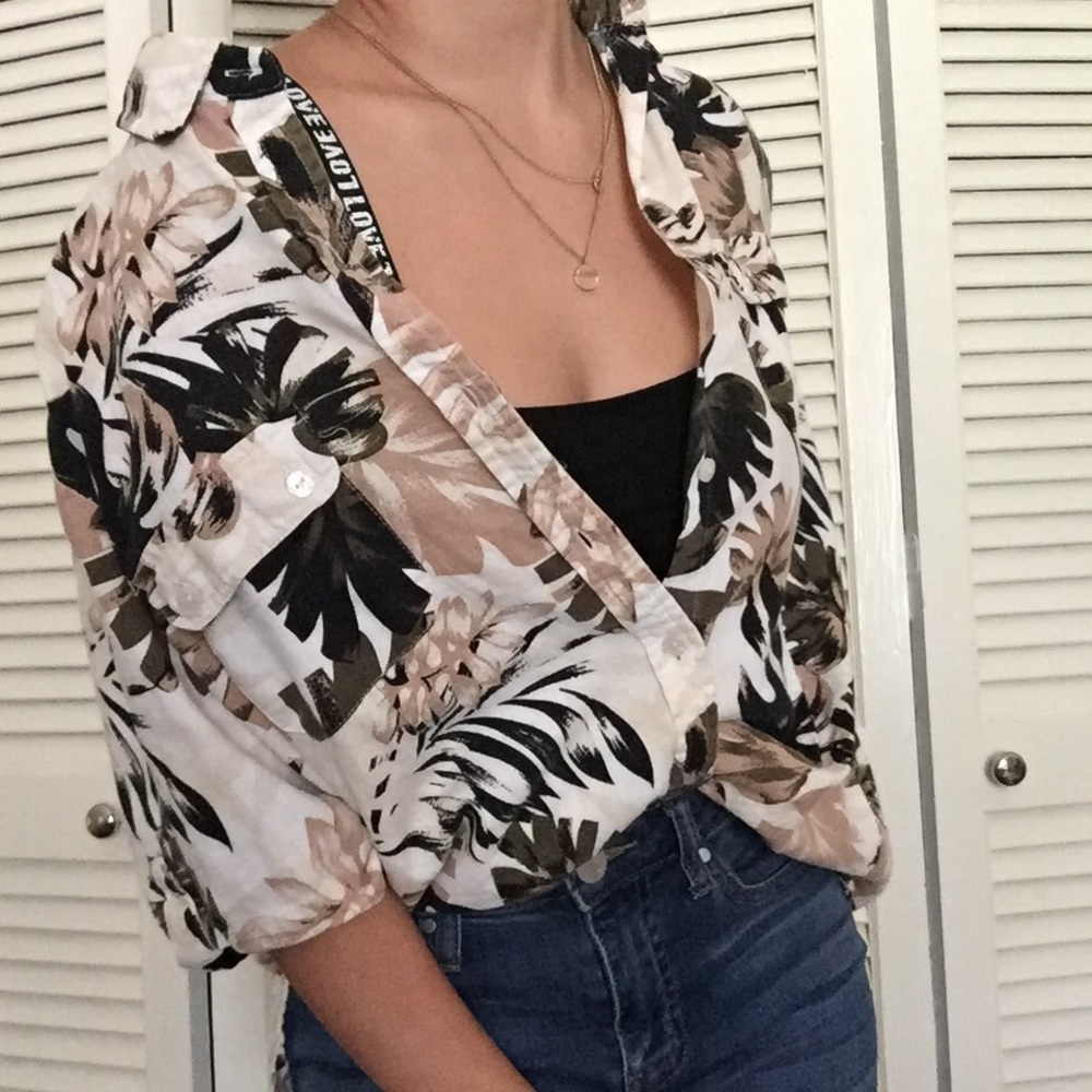 VINTAGE • Short Sleeve Collar Button Up Top